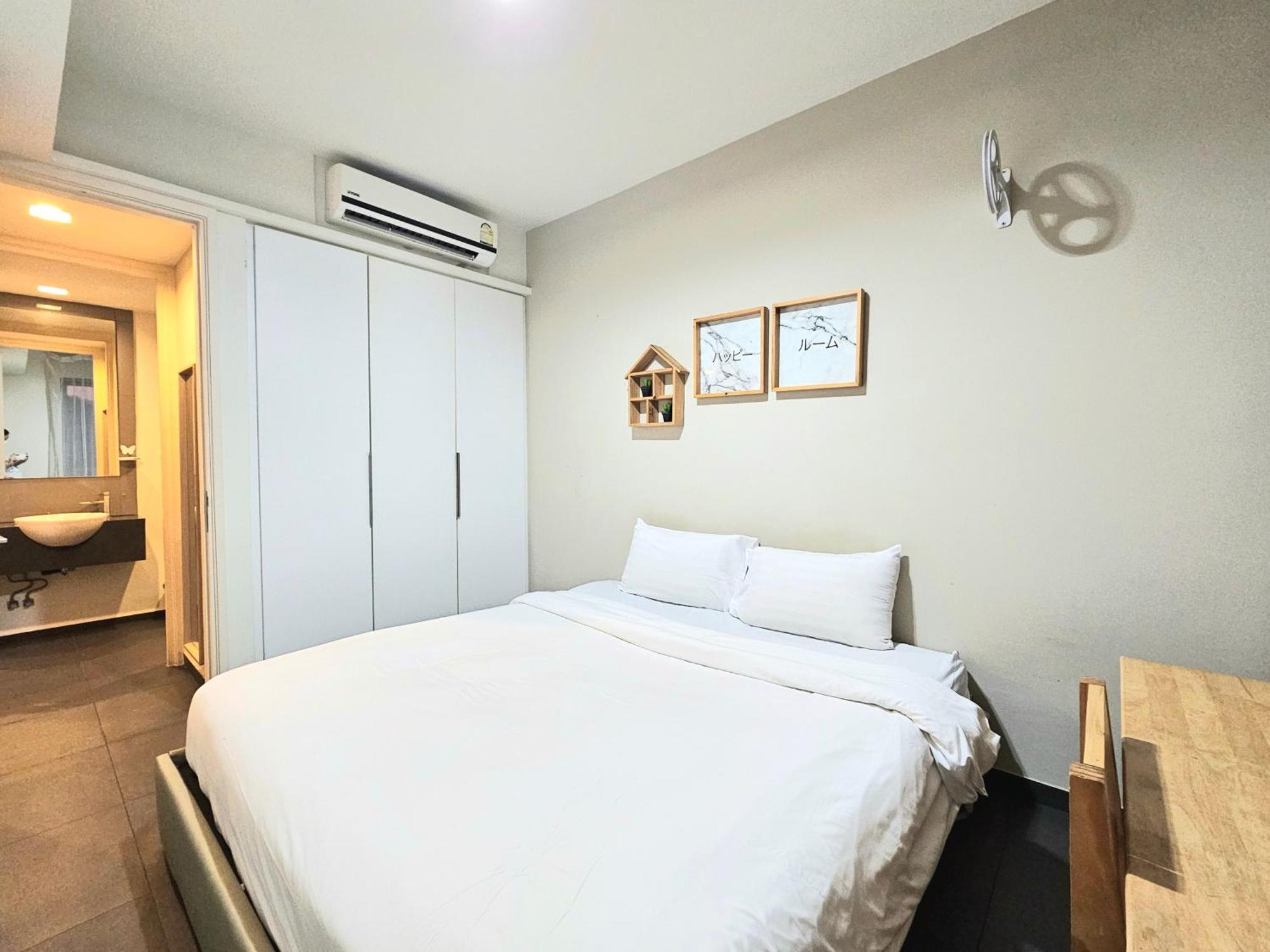 Unixx By The Sea Apartment Pattaya Room photo