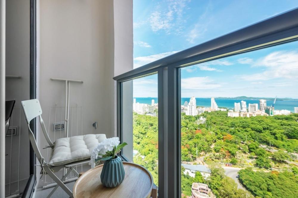Unixx By The Sea Apartment Pattaya Room photo