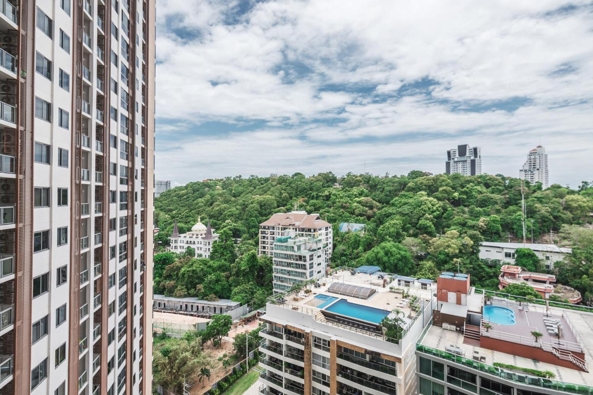 Unixx By The Sea Apartment Pattaya Room photo