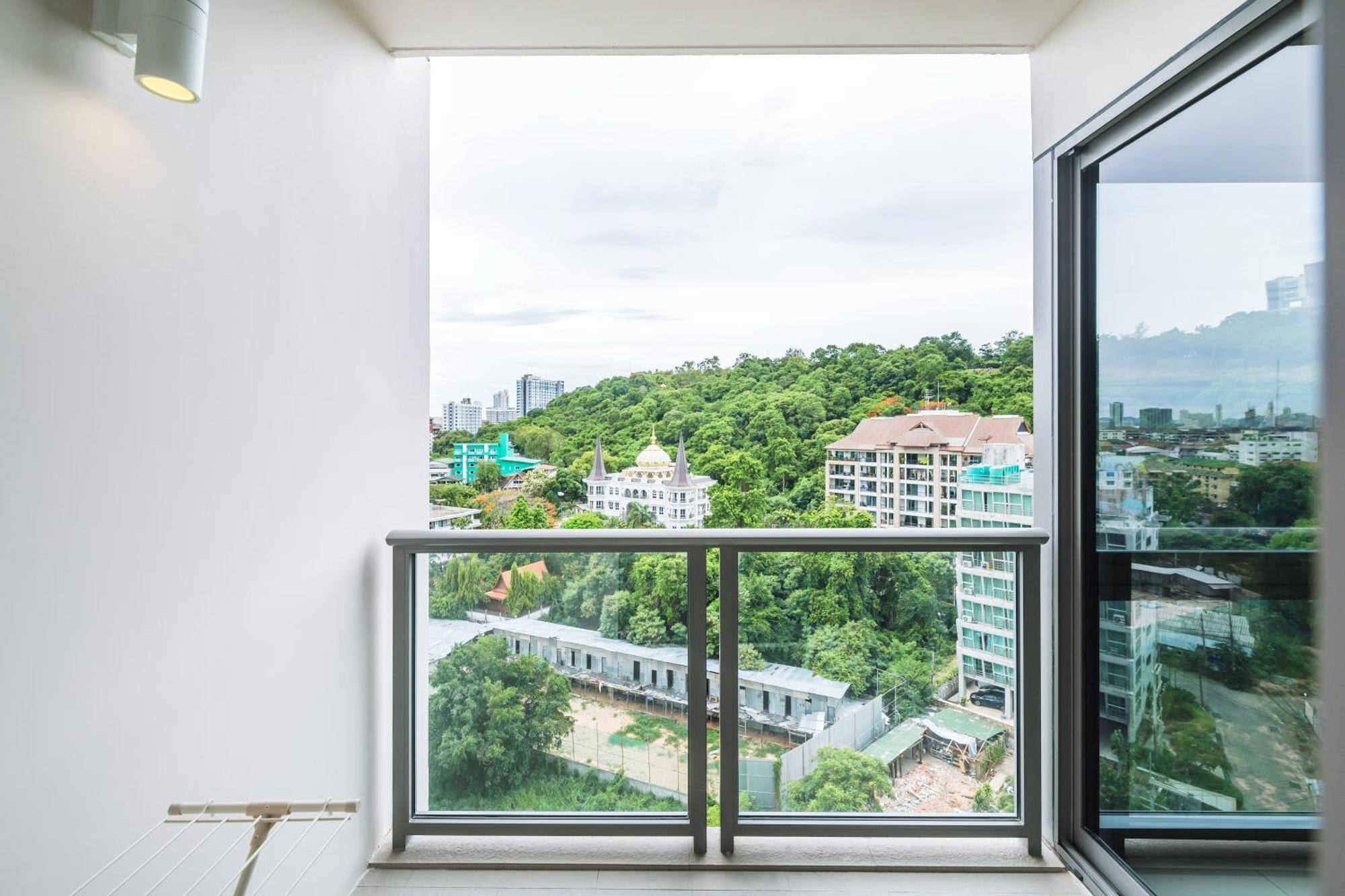 Unixx By The Sea Apartment Pattaya Room photo