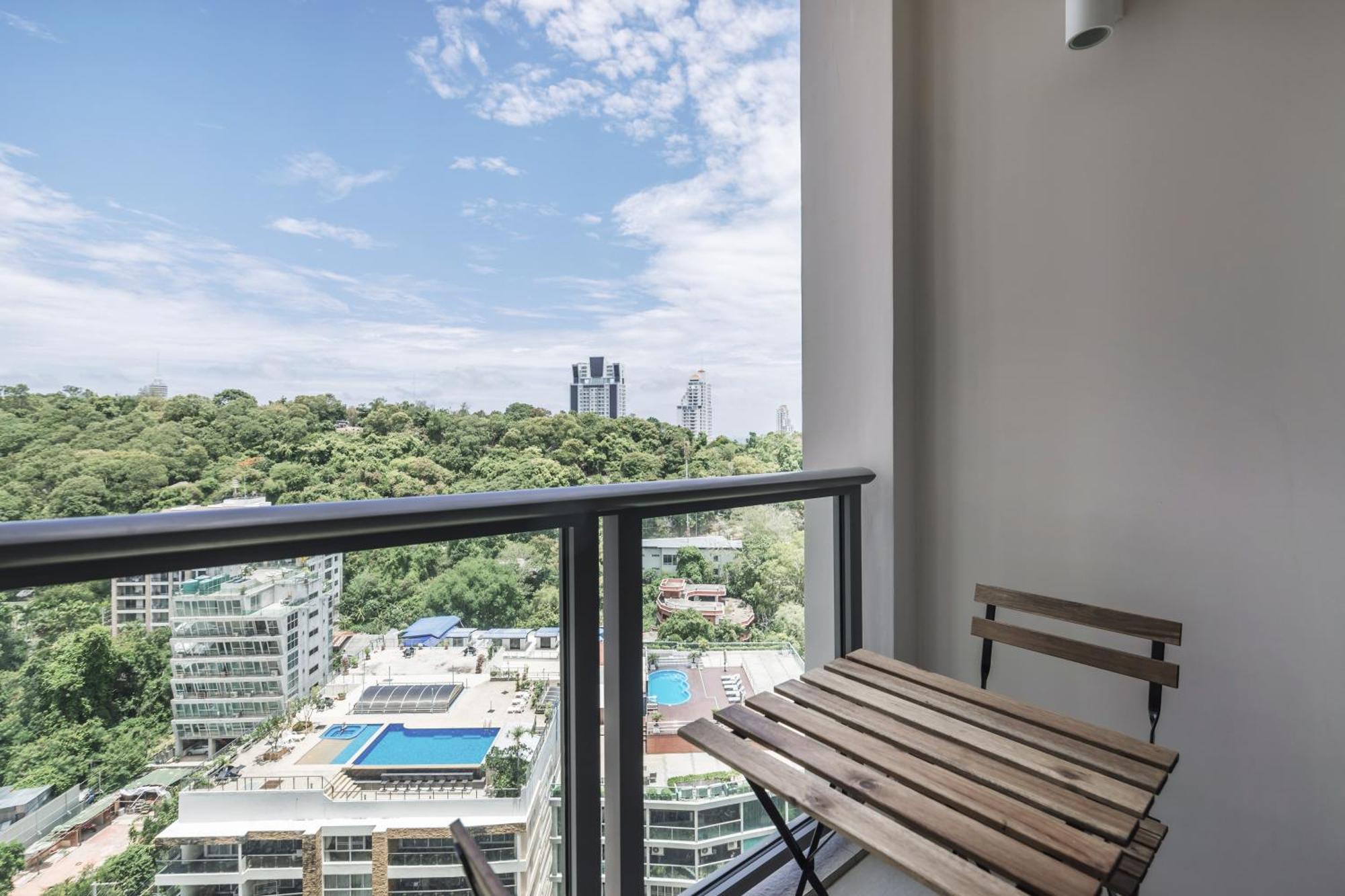 Unixx By The Sea Apartment Pattaya Room photo